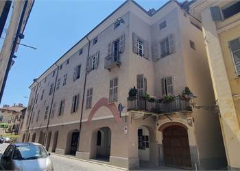 APPARTAMENTO CENTRO STORICO PIANO ULTIMO PALAZZO STORICO