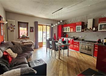 CENTRALE E TRANQUILLA. CASA SEMI INDIPENDENTE